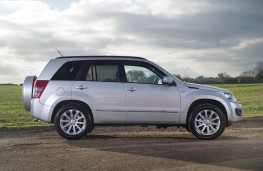 Suzuki Grand Vitara 2013 side