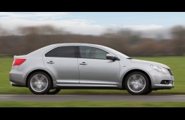 Suzuki Kizashi side