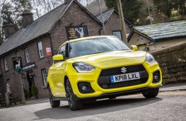 Suzuki Swift Sport, front action 2