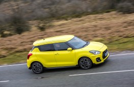 Suzuki Swift Sport, side action