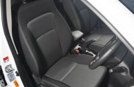 Suzuki SX4 S-Cross, front seats 