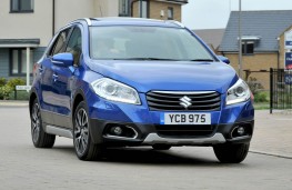 Suzuki SX4 S-Cross, front town