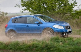 Suzuki SX4 S-Cross, side action