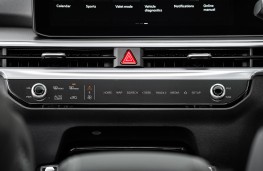 Kia Sorento HEV 2, 2024, interior switches