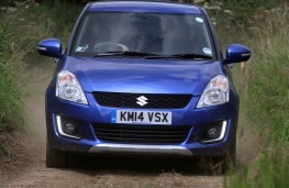 Suzuki Swift 4x4, off-road, head on