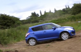 Suzuki Swift 4x4, off-road, side, action