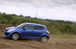 Suzuki Swift 4x4, off-road, side