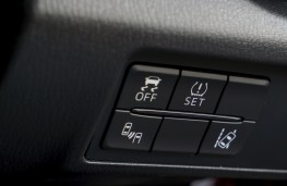 Mazda MX-5 RF, 2017, switches