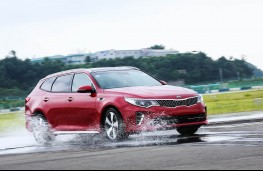 Kia Optima Sportswagon, wet track testing at Namyang