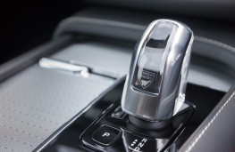 Volvo XC90 T8 Twin Engine R-Design, gear lever