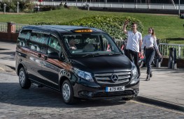 Mercedes-Benz Vito Taxi, London, hailing