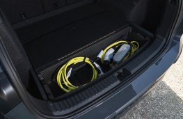 Volkswagen Tayron eHybrid, 2026, boot, cable storage