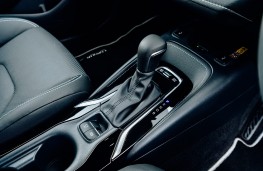 Toyota Corolla, 2025, gear lever