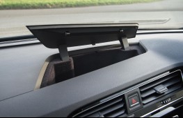 Volkswagen Touran 2016, dash top storage