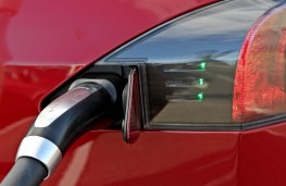 Tesla Model S P85D, charging