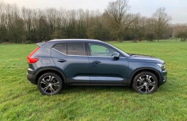 Volvo XC40, side