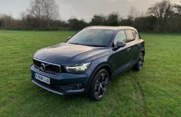 Volvo XC40, front