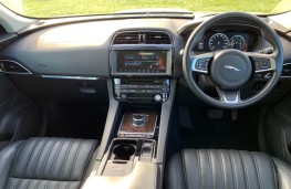 Jaguar F-Pace, interior