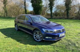 Volkswagen Passat Estate, front