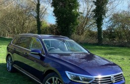 Volkswagen Passat Estate, front