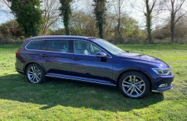 Volkswagen Passat Estate, side