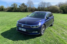 Volkswagen Passat Estate, front