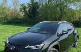 Lexus UX, front