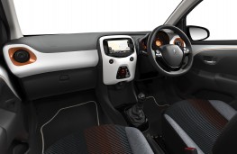 Peugeot 108 Top Roland Garros,  2017, interior