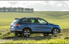 Volkswagen Touareg, side