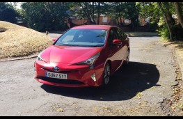 Toyota Prius Business Edition +2, front