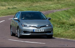 Toyota Auris, front action