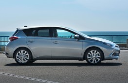 Toyota Auris, side static