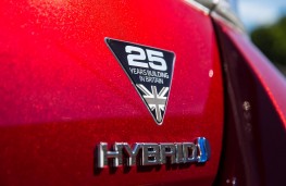  Toyota Auris GB25 Hybrid, badge