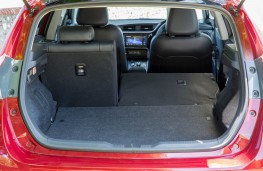  Toyota Auris GB25 Hybrid, boot