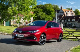  Toyota Auris GB25 Hybrid, front static