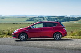  Toyota Auris GB25 Hybrid, side static