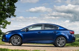 Toyota Avensis, side static