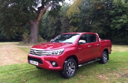 Toyota Hilux, front