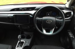 Toyota Hilux, interior