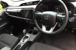 Toyota Hilux, interior