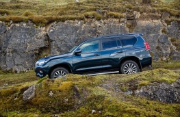 Toyota Land Cruiser, side