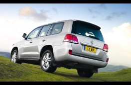 Toyota Land Cruiser, rear