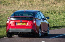 Toyota Prius, rear action