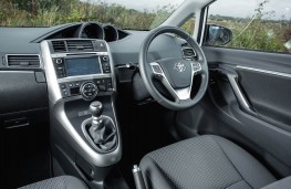 Toyota Verso, dashboard