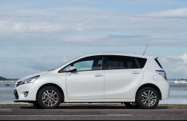 Toyota Verso, side static