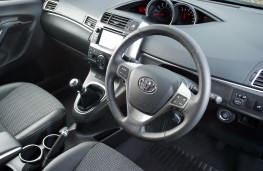 Toyota Verso, interior