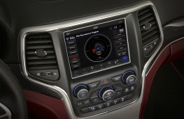 Jeep Grand Cheorkee Trackhawk, 2018, display screen