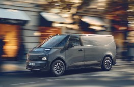 Renault Trafic E-Tech, 2025, front