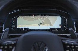 Volkswagen T-Roc 150 R-Line, 2026, instrument panel screen navigation