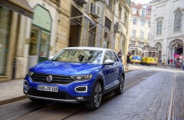 Volkswagen T-Roc, 2017, front, town